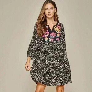 Savanna Jane Mini Dress Size S Embroidered Animal Print 3/4 Sleeves Notch Neck